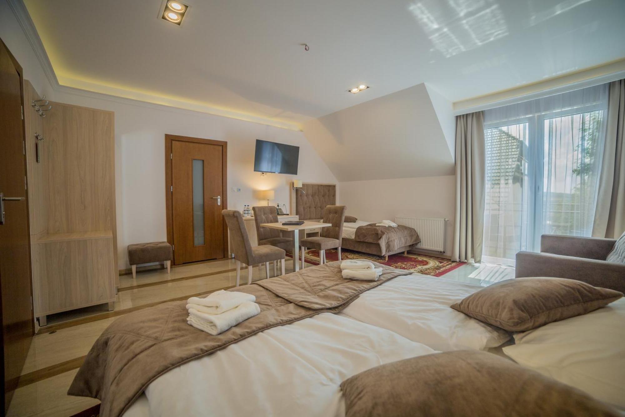 Wichrowe Wzgorze Chmielno Hotel Buitenkant foto
